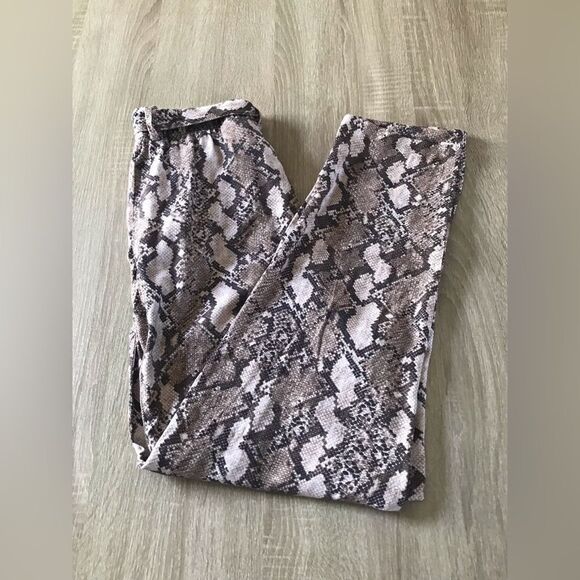 NWOT … H & M “Size: 6” Snakeskin Printed Pants - Picture 3 of 6